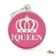 Navnetegn cirkel THE QUEEN big 3,93x3,17 cm pink/sølv - Maxi Zoo Danmark